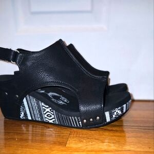 Brand new wedge sandles
